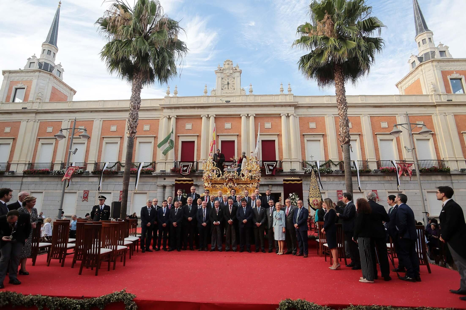 Imágenes de la imposición de la Medalla de Oro de Huelva al Cristo del Amor