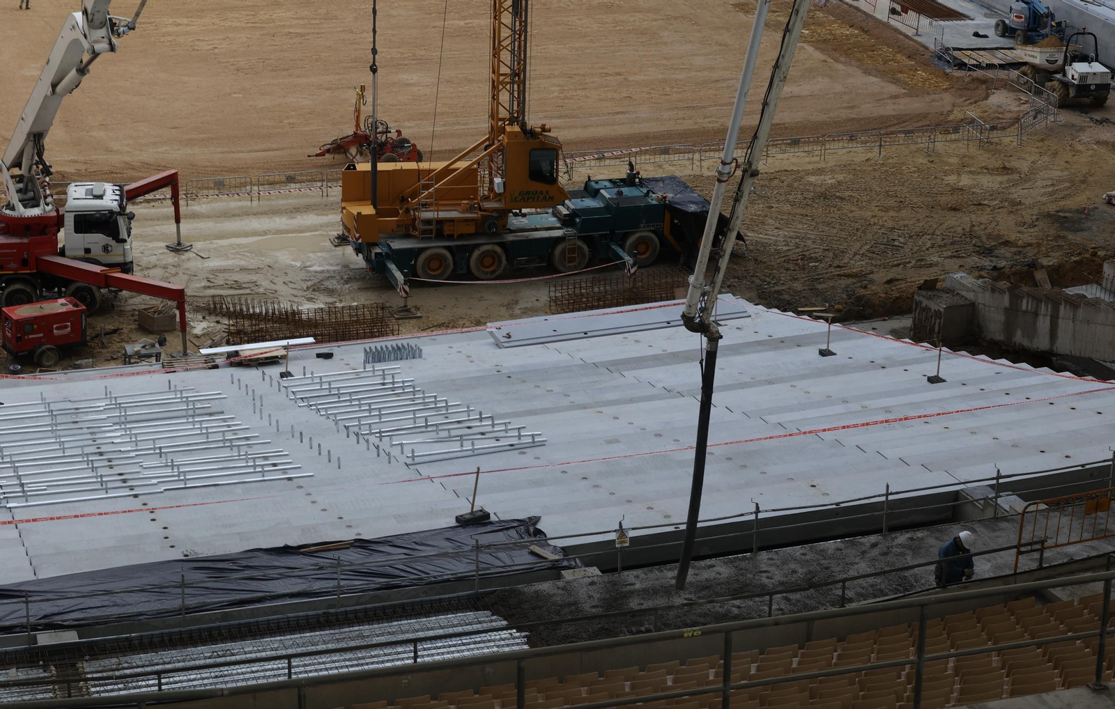 Visita del presidente de la R Federación Española de Fútbol a las obras del  Estadio de La Cartuja