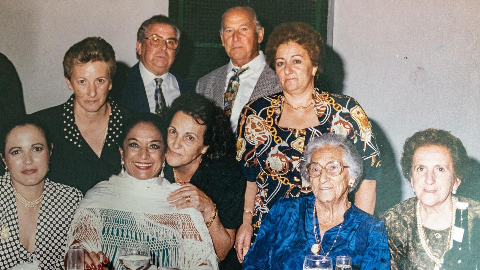 Lola Flores junto a su tía María (hermana de su padre) y el resto de su familia durante su visita a La Palma en septiembre de 1993 Lola Flores junto a su tía María (hermana de su padre) y el resto de su familia durante su visita a La Palma en septiembre de 1993
