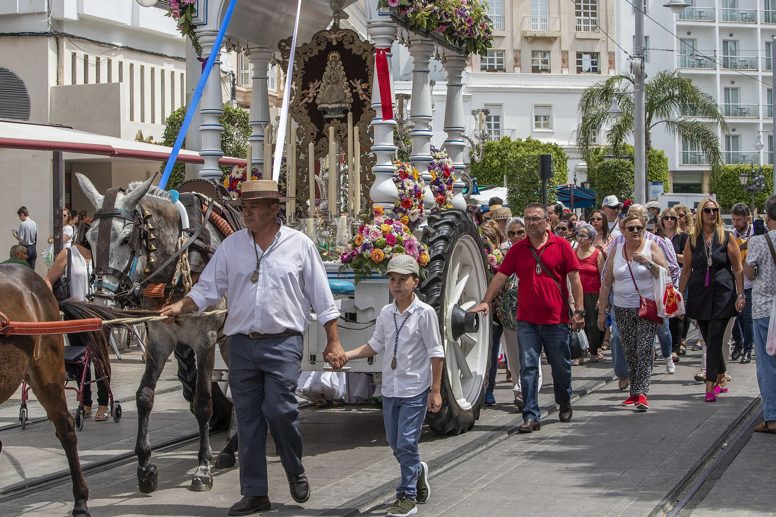 Así fue la despedida de la hermandad del Rocío de San Fernando