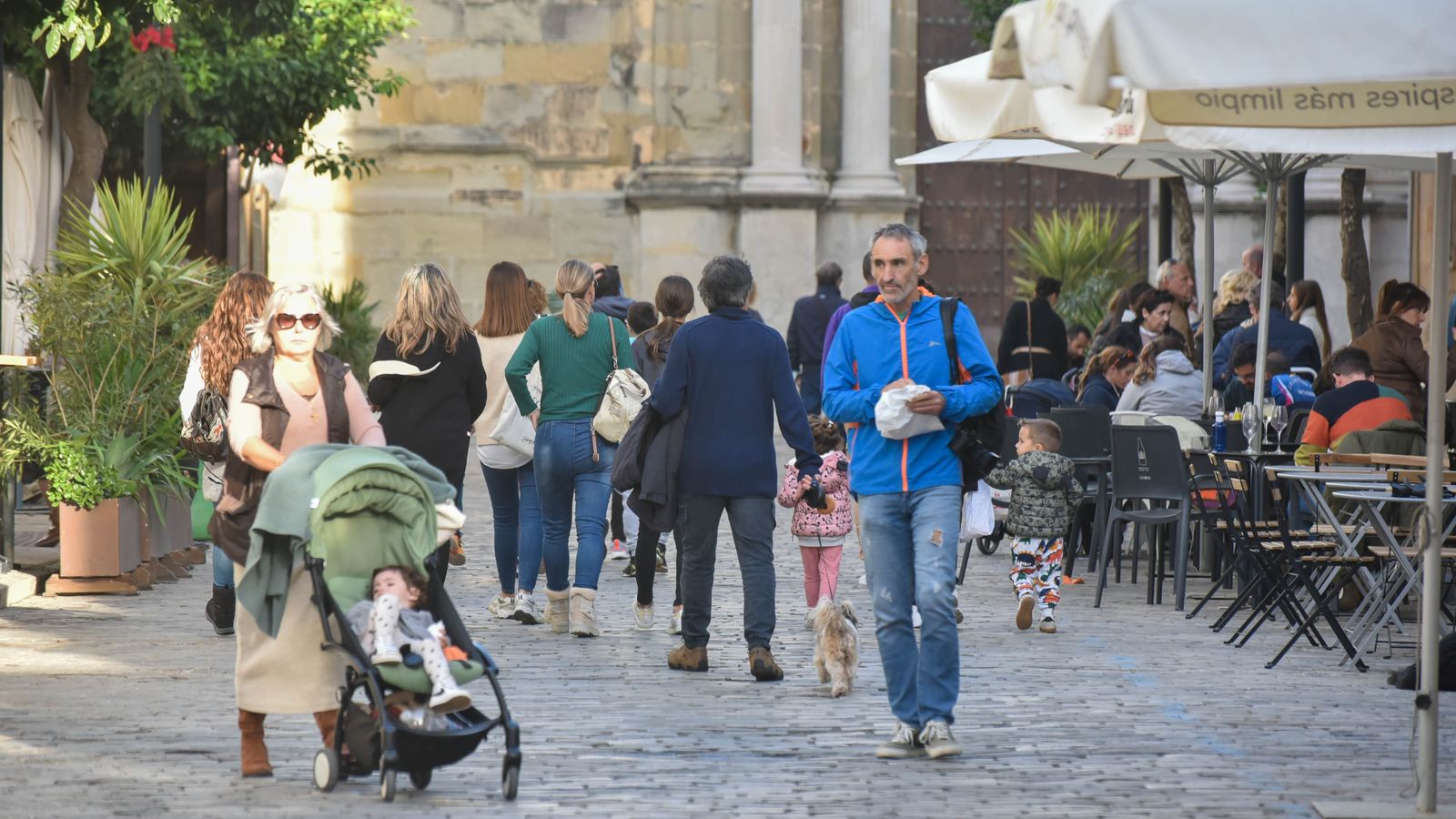Ambiente en el puente de la Inmaculada en Tarifa, en imágenes