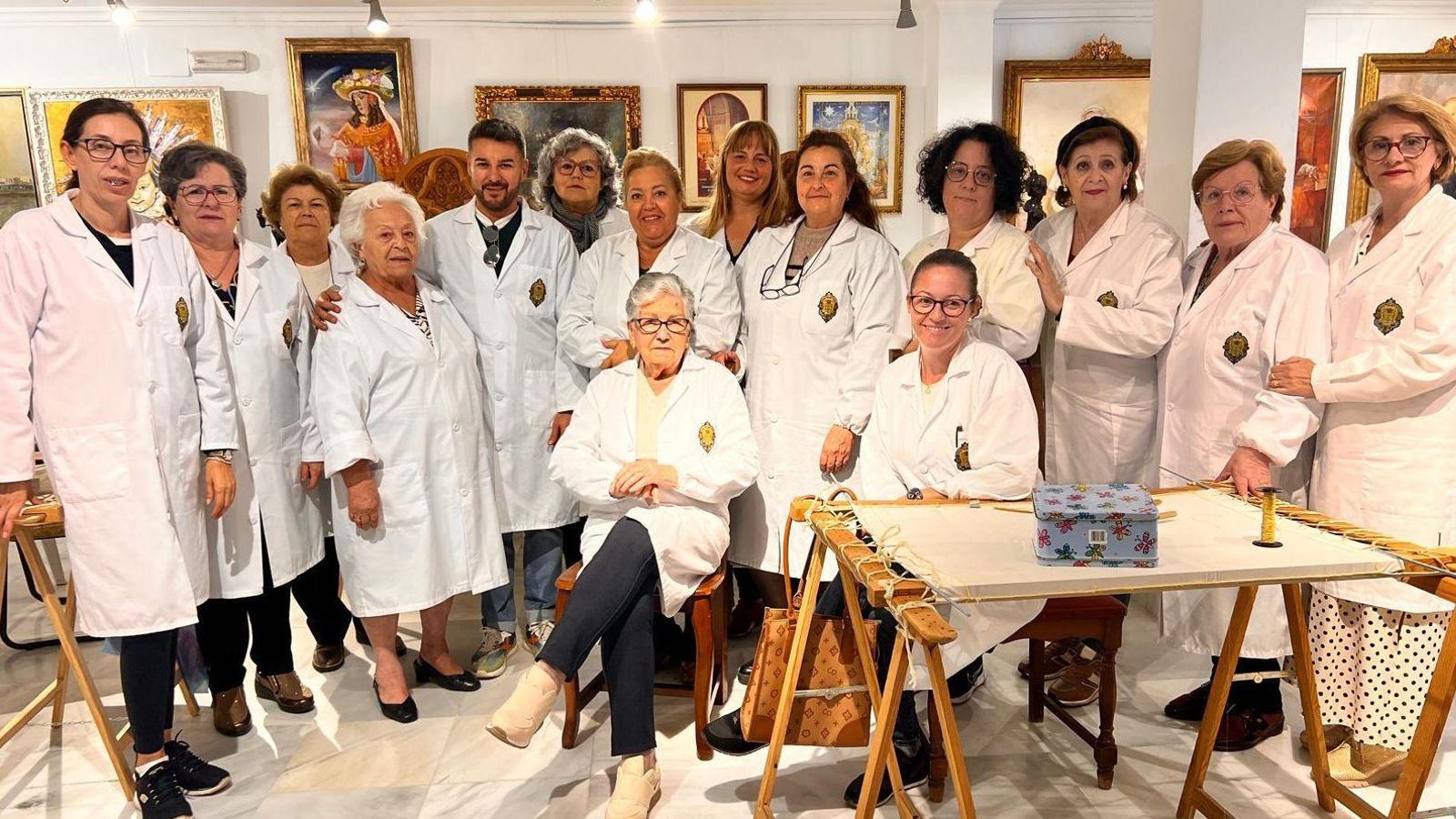 Alumnas del curso de bordados de la Hermandad Matriz de Almonte Alumnas del curso de bordados de la Hermandad Matriz de Almonte