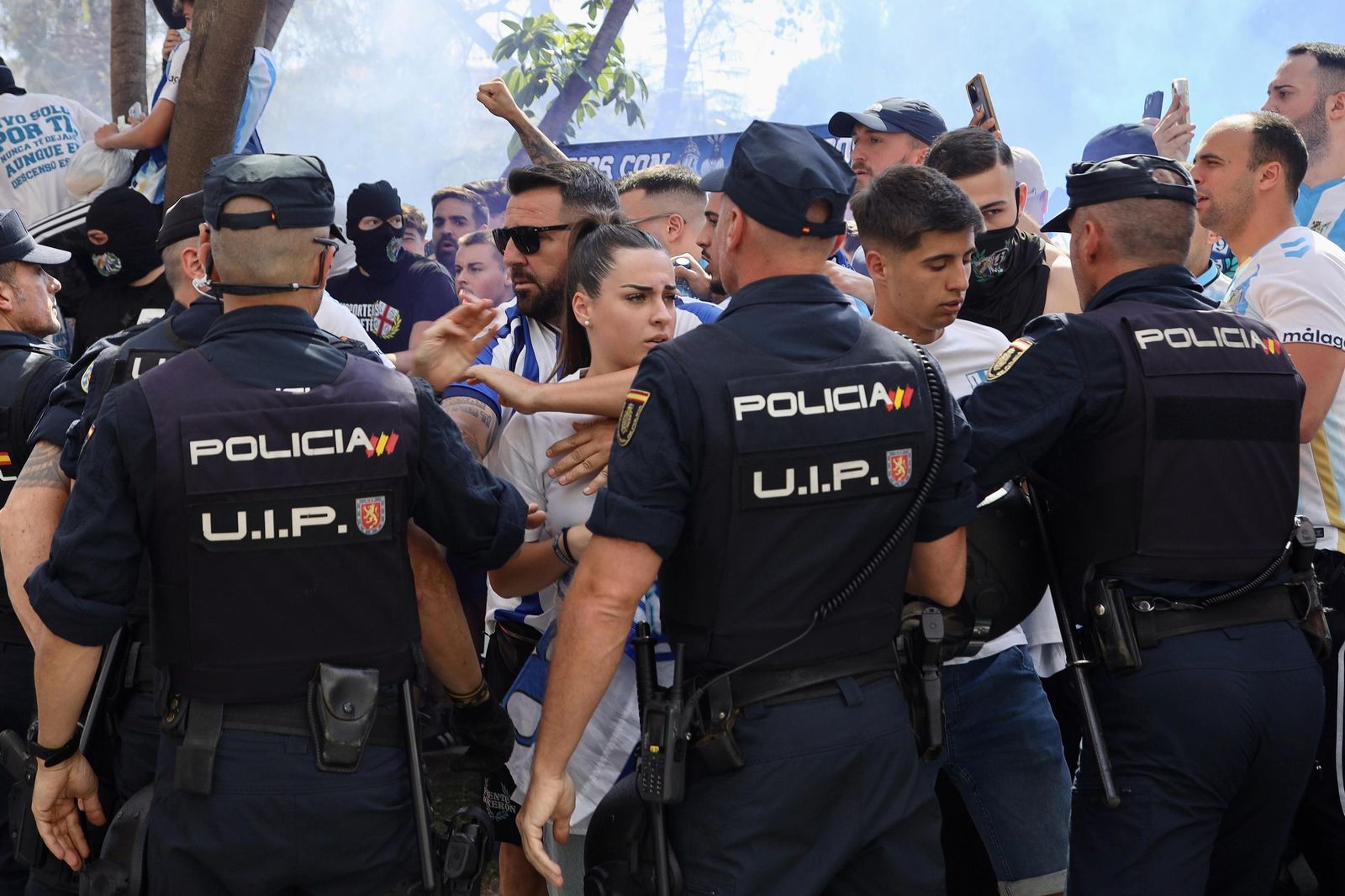 Búscate en las fotos del tremendo recibimiento previo al Málaga CF-Granada