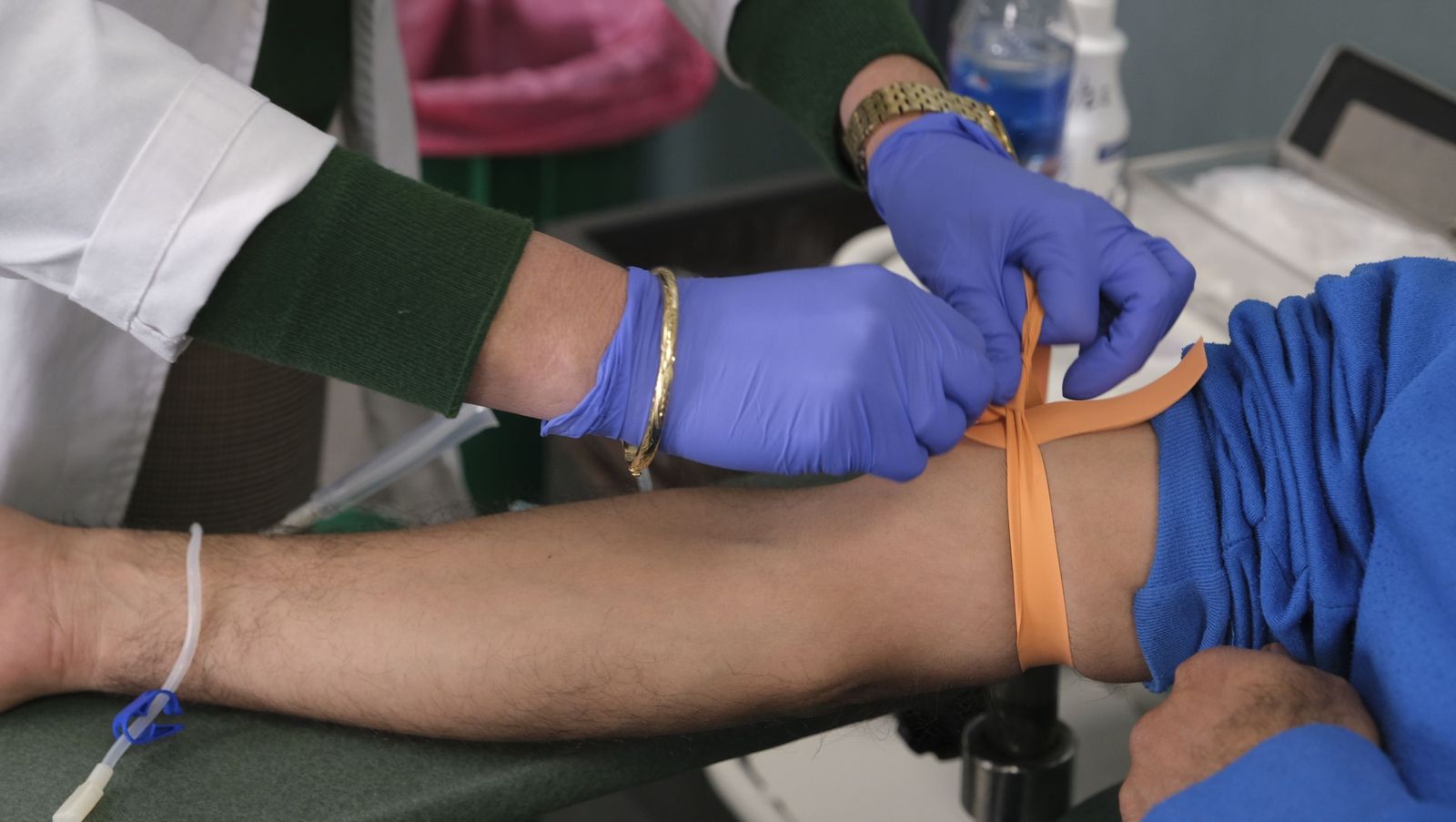 Haz una buena obra y dona sangre, te esperan en el Hospital Torrecárdenas, en imágenes