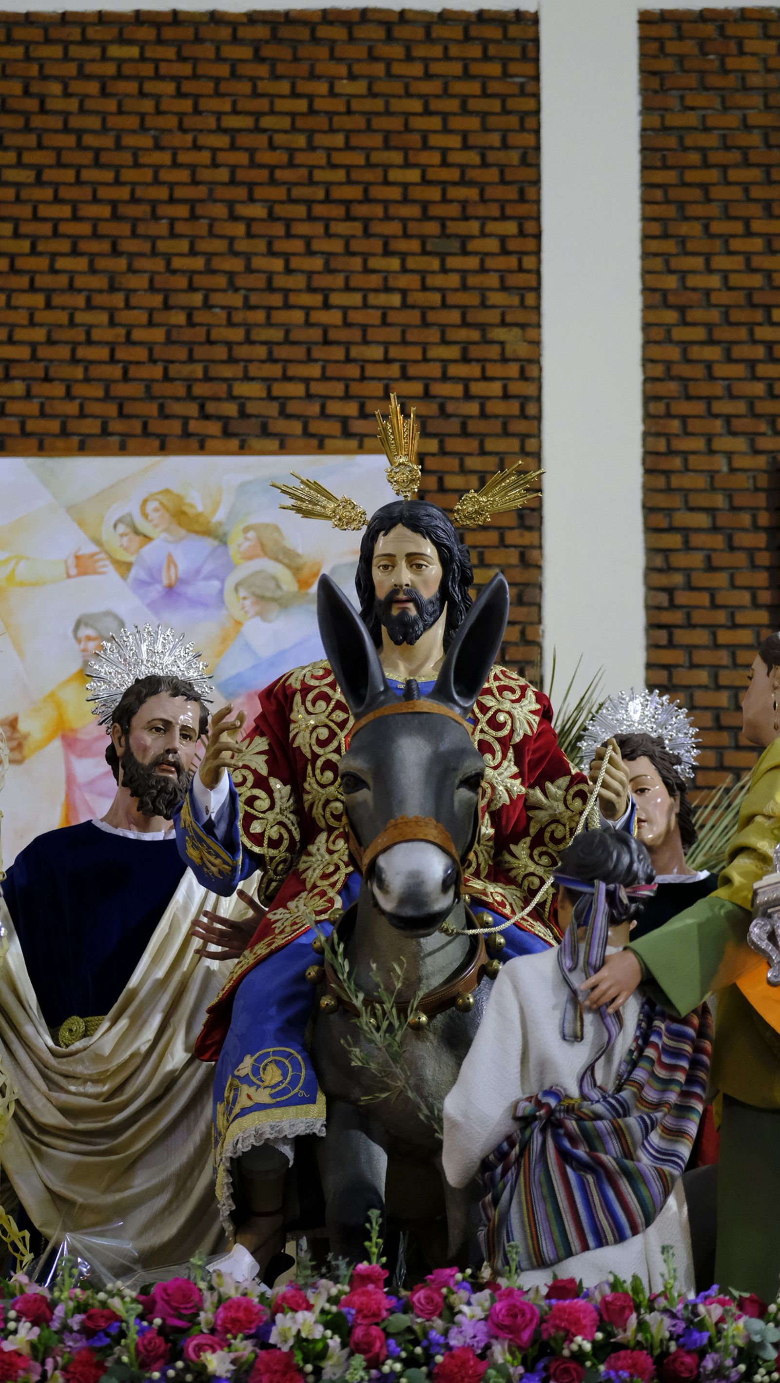 La Borriquita procesiona por las calles de Almería, en imágenes