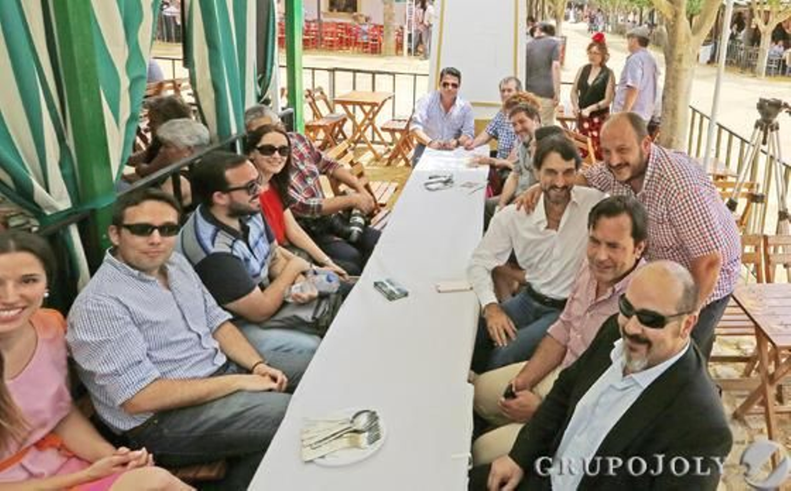 En la caseta de Izquierda Unida, la formación recuperó el encuentro con los medios de comunicación locales donde se departió sobre el desarrollo de la campaña electoral y en el que estuvo presente su candidato a la Alcaldía, Raúl Ruiz-Berdejo.

Foto: Pascual