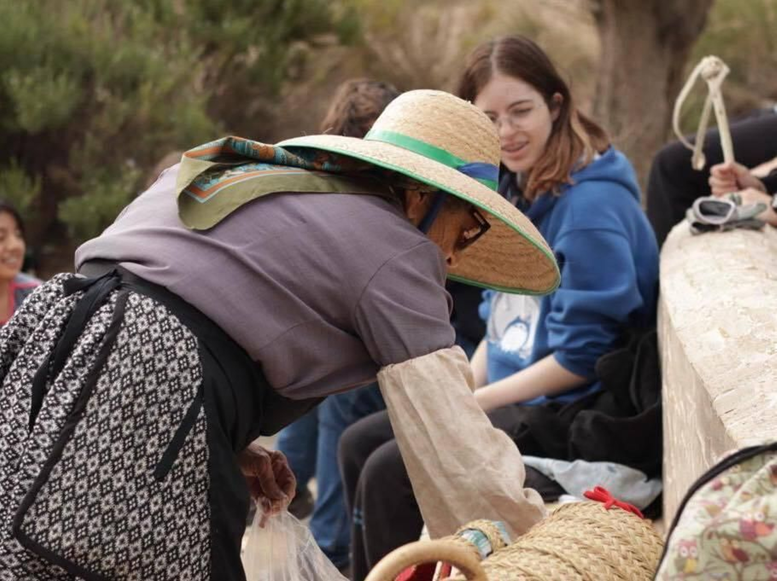 Alumnos del IES Cura Valera de Huércal Overa aprenden a trabajar esparto