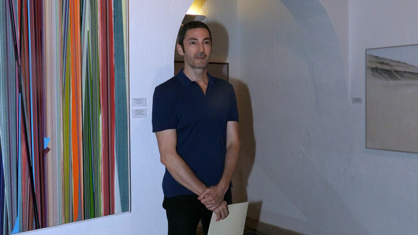 José Piñar frente a la obra con la que ha ganado el prestigioso premio.