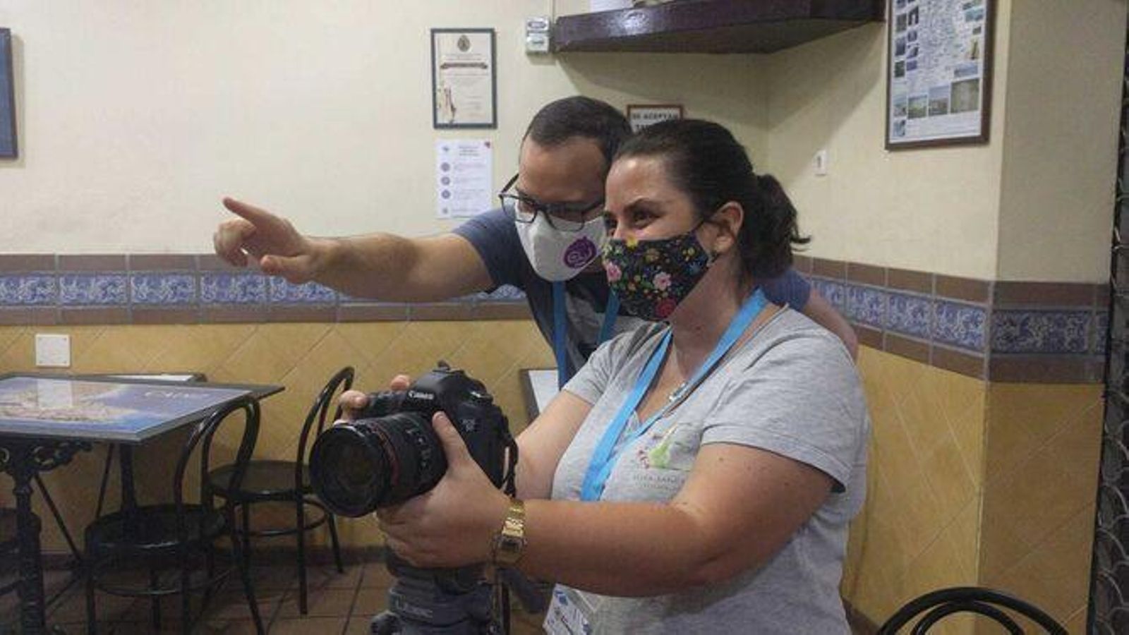Lolo Ruiz y Elisa Sánchez en un momento del rodaje de 'El del Laurel'.