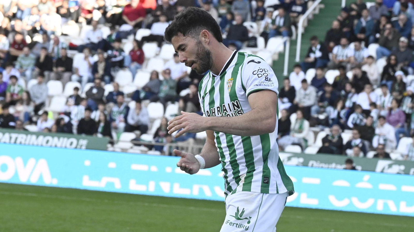 Jacobo lamenta una ocasión fallada en el Córdoba CF - Eibar.