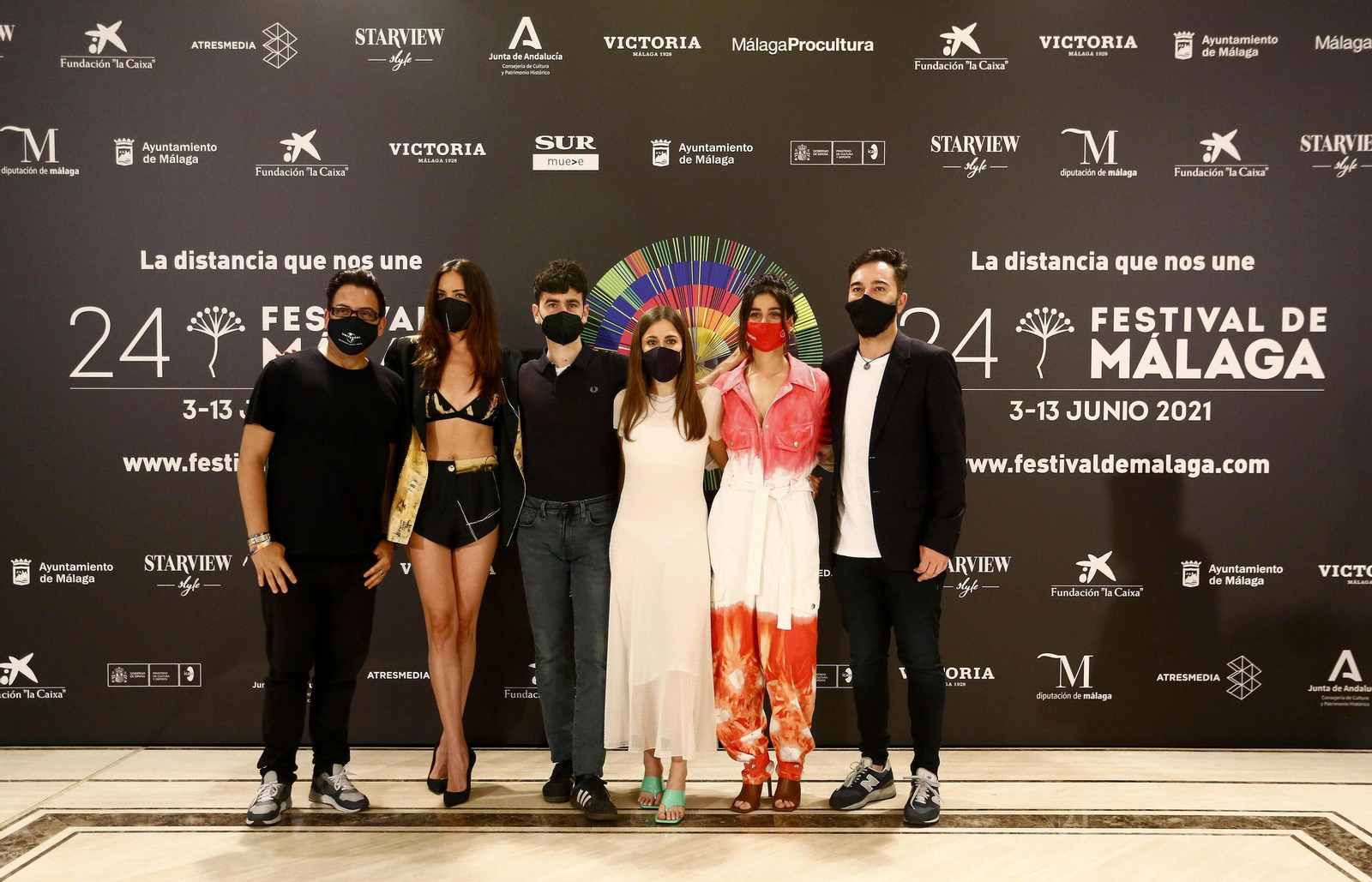 Las fotos del desfile de famosos para inaugurar el festival con nostalgia de la alfombra roja