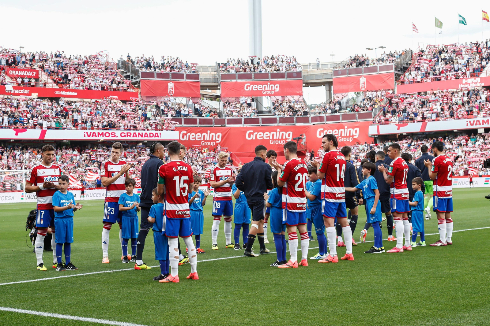Gran entrada en el estadio en el pasado Granada-Real Madrid