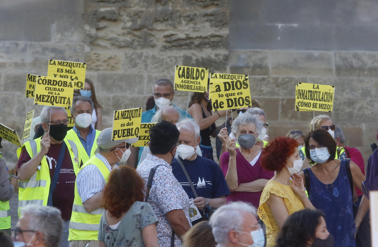 La protesta contra las inmatriculaciones de la Iglesia en Córdoba, en fotografías
