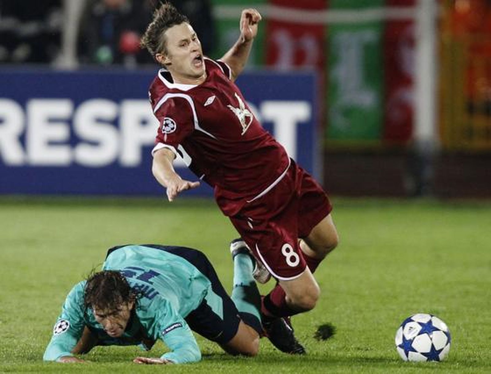 El Barcelona no puede pasar del empate en Rusia frente al Rubin. / Reuters