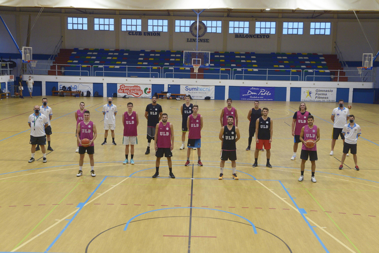 La plantilla de la ULB, antes de comenzar su primer entrenamiento al completo