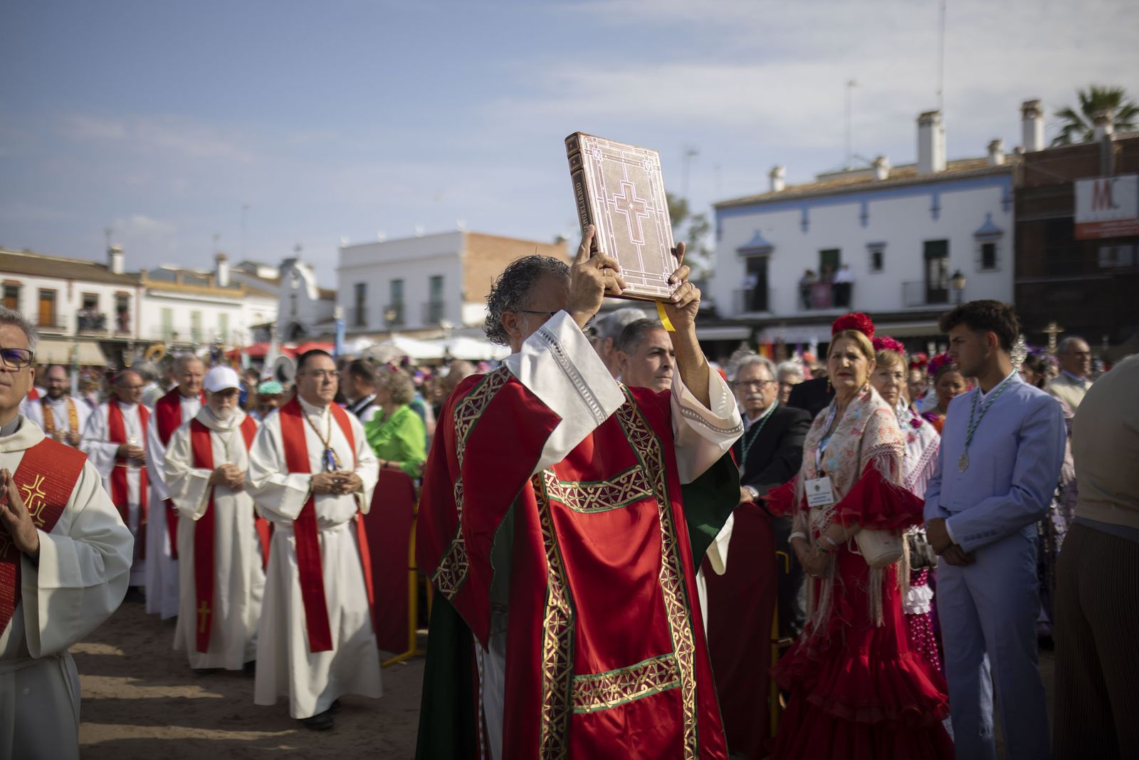 El Rocio 2023: Imágenes de la misa Pontifical del Domingo de Pentecostés