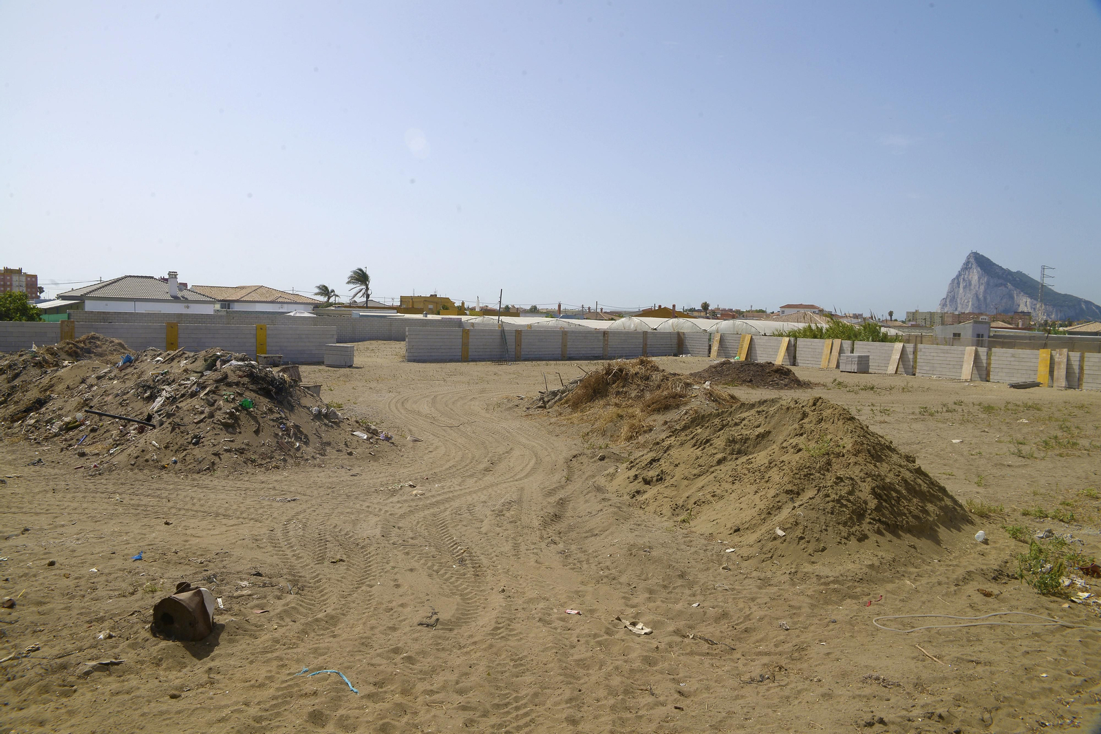 Fotos de las narcourbanizaciones del El Zabal en La Linea