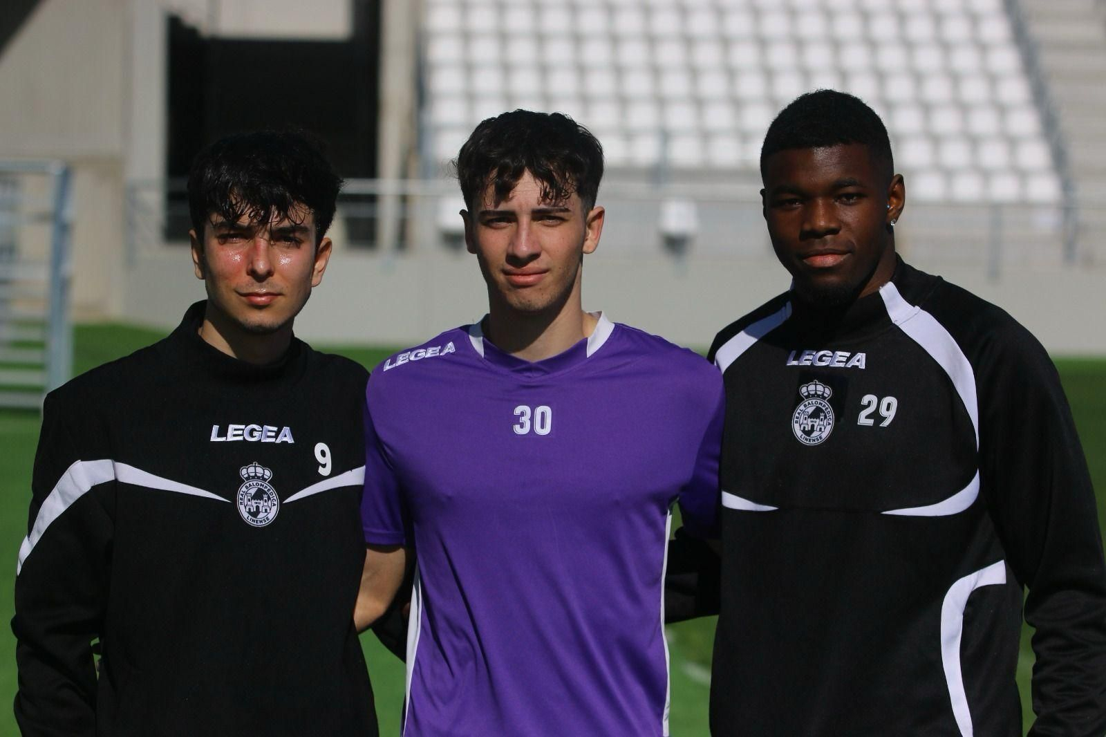 Hoyo, Javi Doncel y Victory Gege, antes del entrenamiento de este miércoles