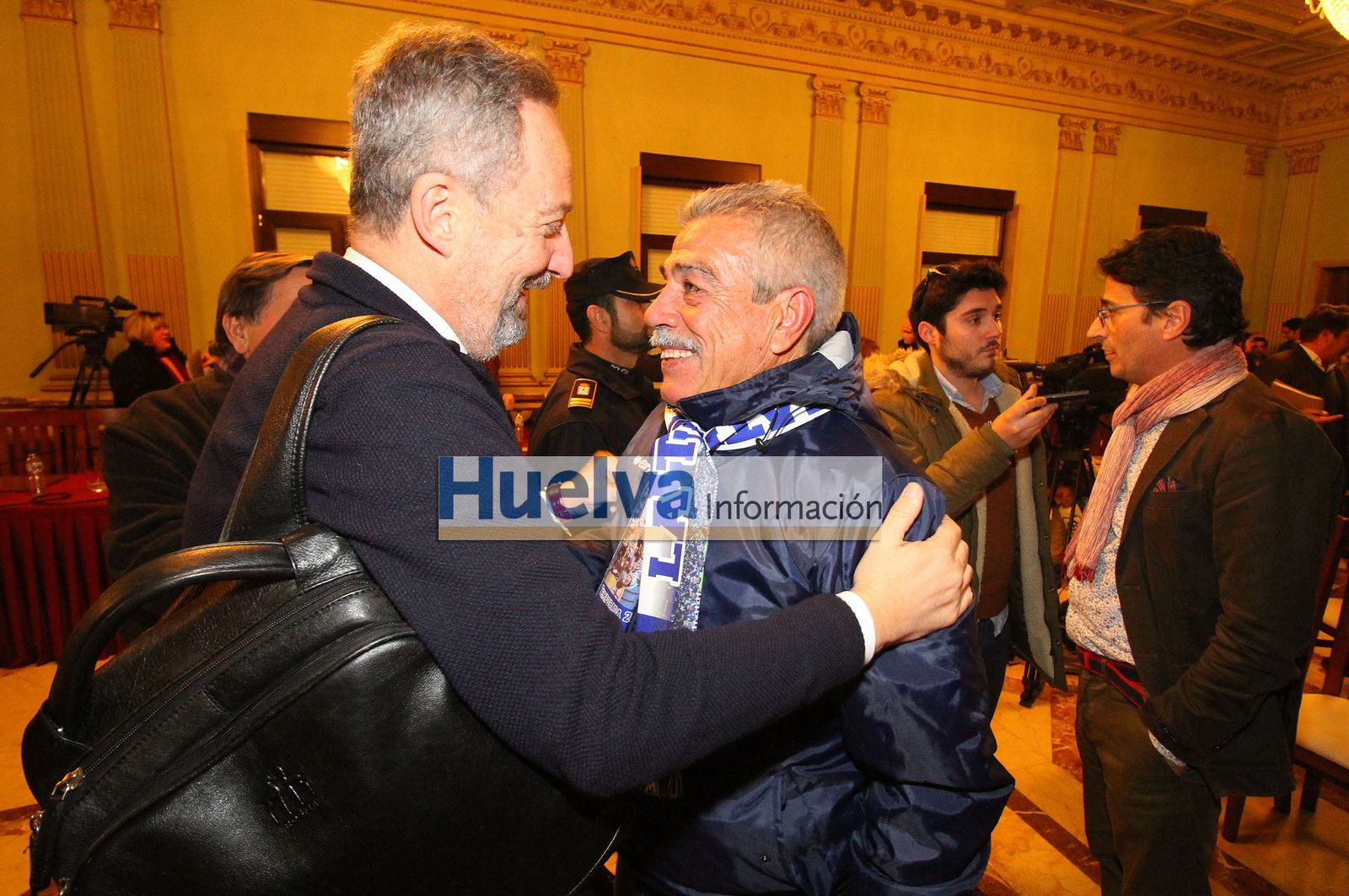 Imágenes del pleno en el ayuntamiento de Huelva para aprobar el pago de la deuda del Recre con Hacienda.