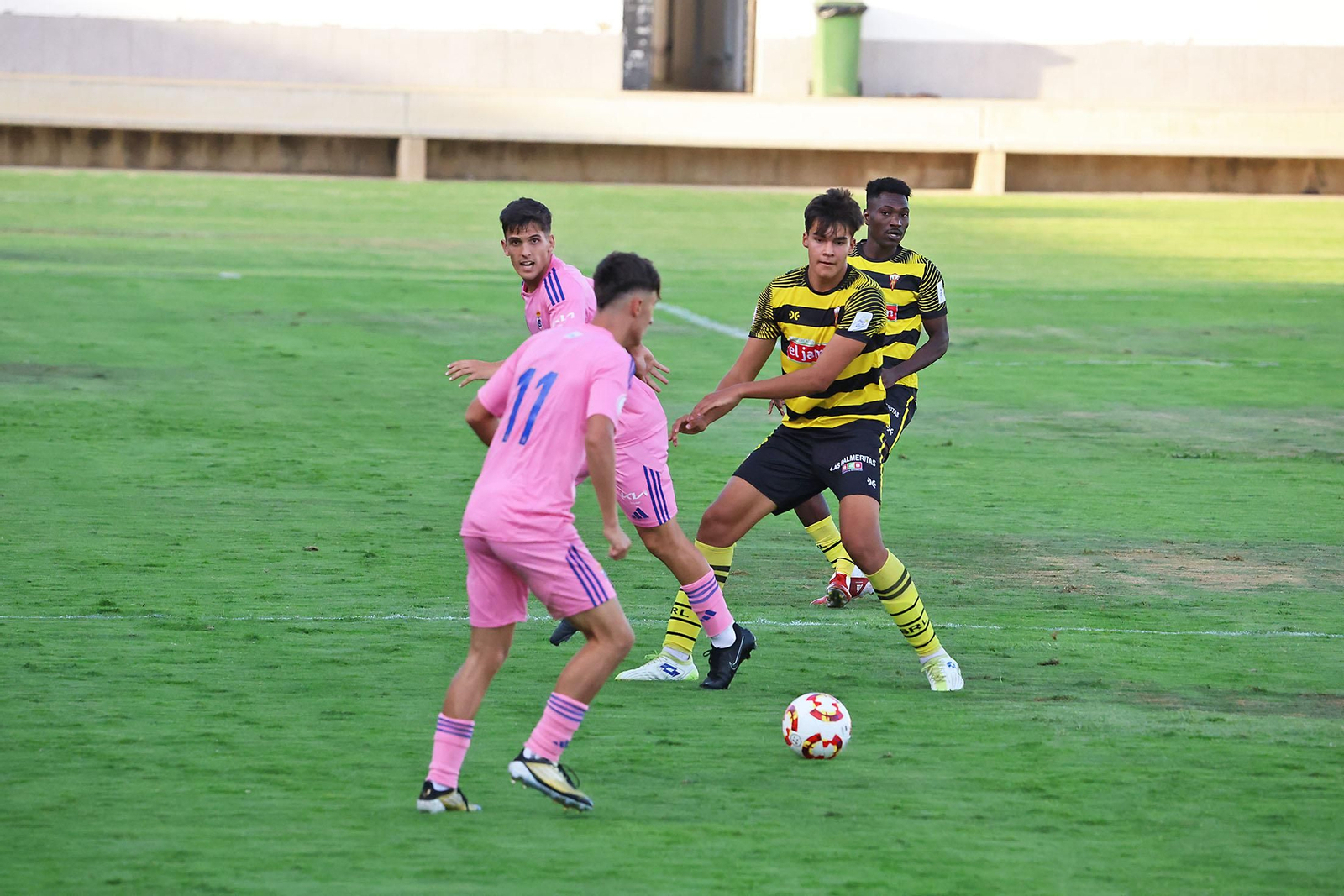 Imágenes del Trofeo de la Bella entre el San Roque de Lepe y el Recreativo de Huelva