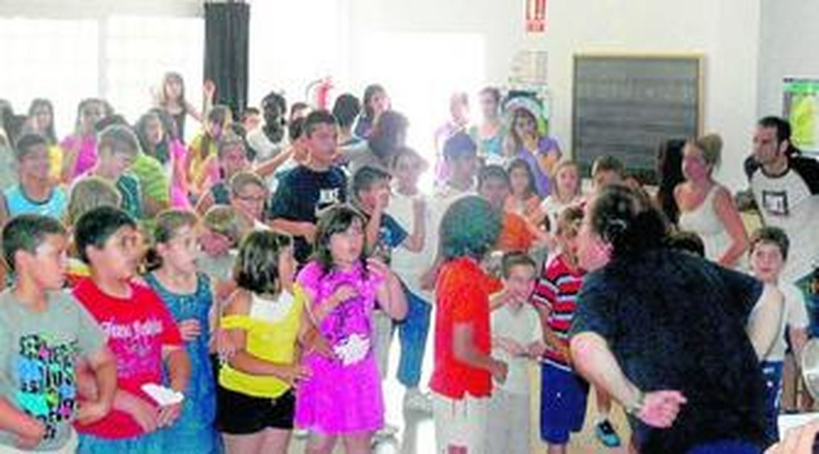 El aula donde se realizó la actuación se transformó en una auténtica fiesta.