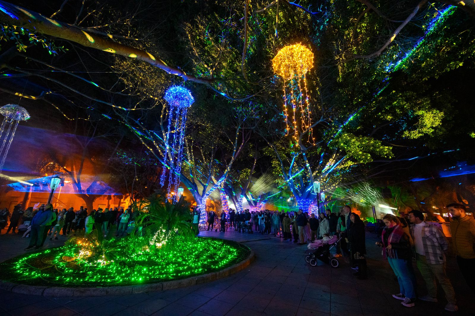 Gran espectáculo de luz y color en el Parque Nicolás Salmerón con ‘Posidonia’.