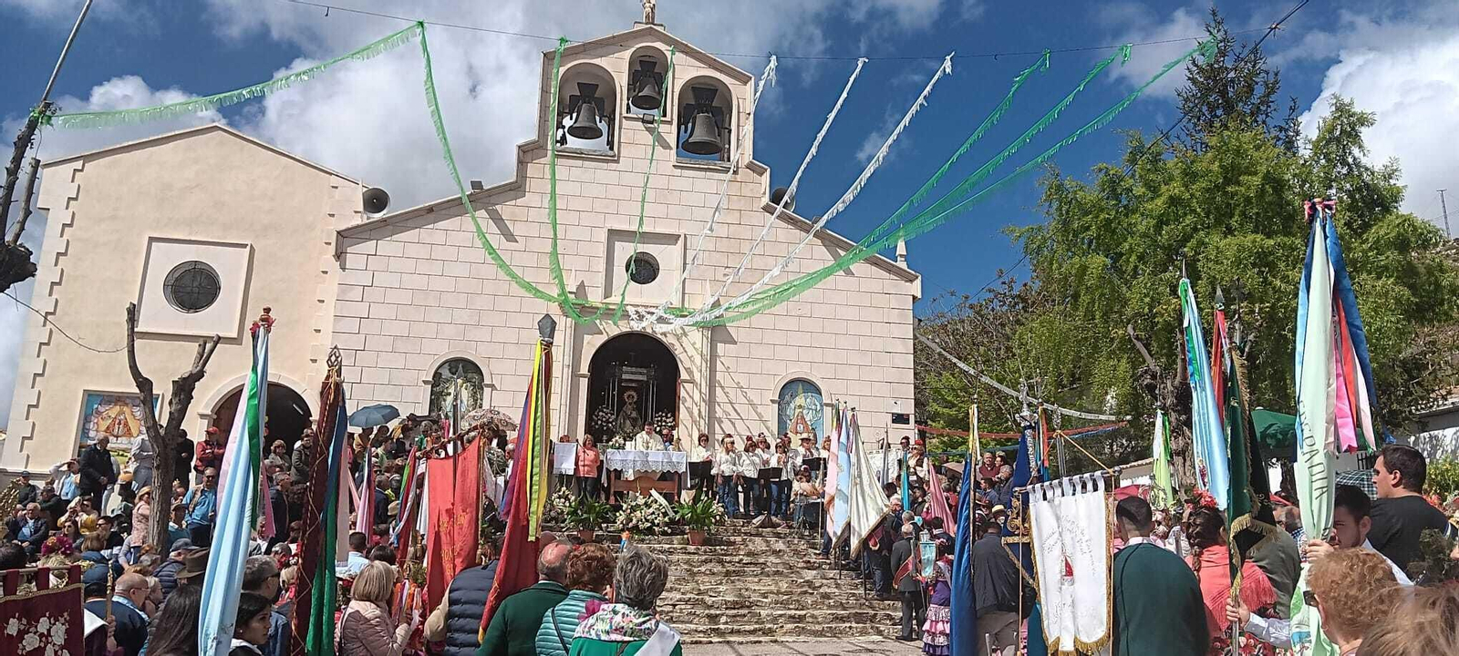 En imágenes: Los vecinos de Hoya del Salobral veneran  a su Virgen de la Cabeza