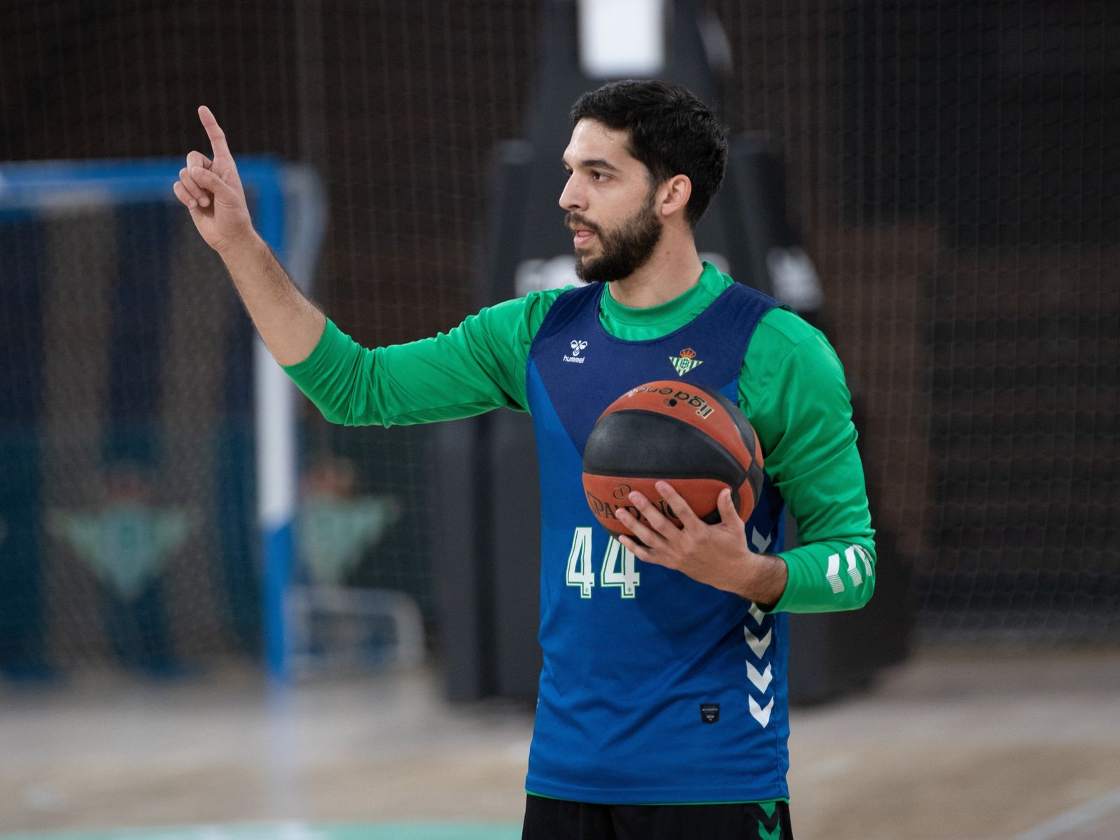 Pozas, en un entrenamiento con el Betis Baloncesto.