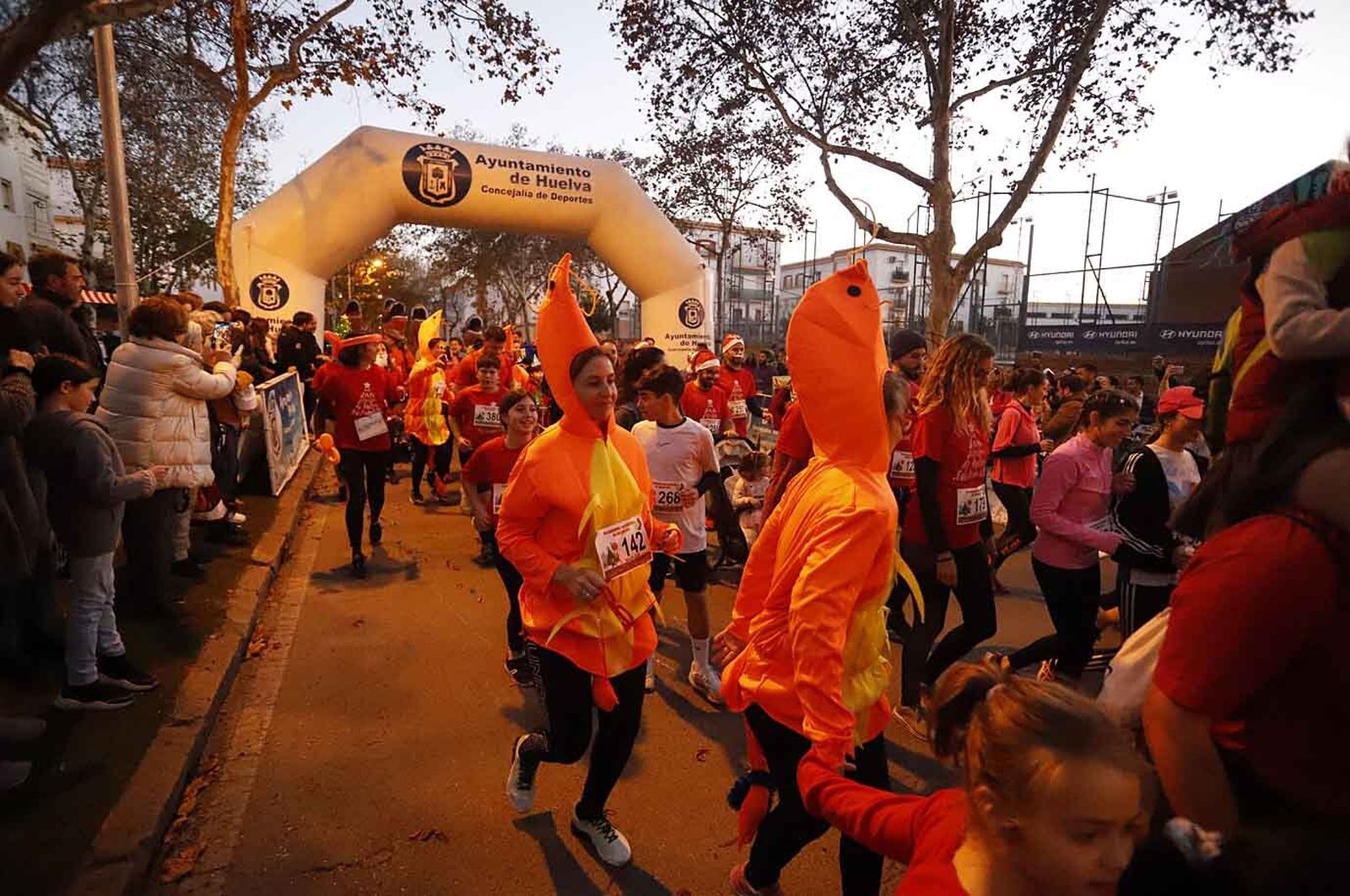 Imágenes de la carrera de San Silvestre en Huelva