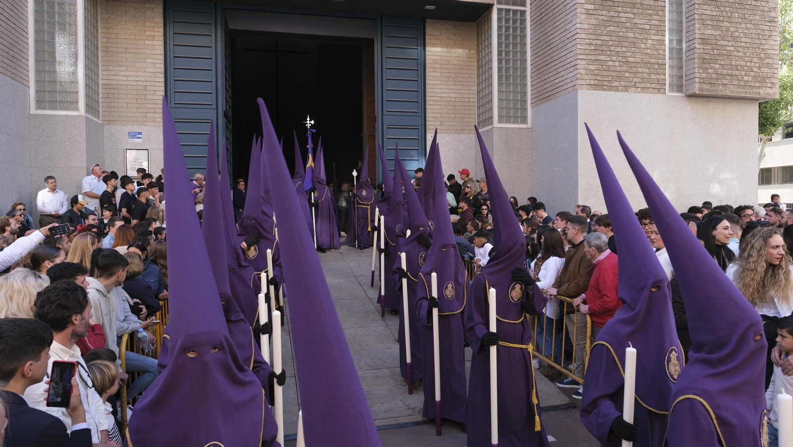 La procesión de Pasión en Almería, en imágenes