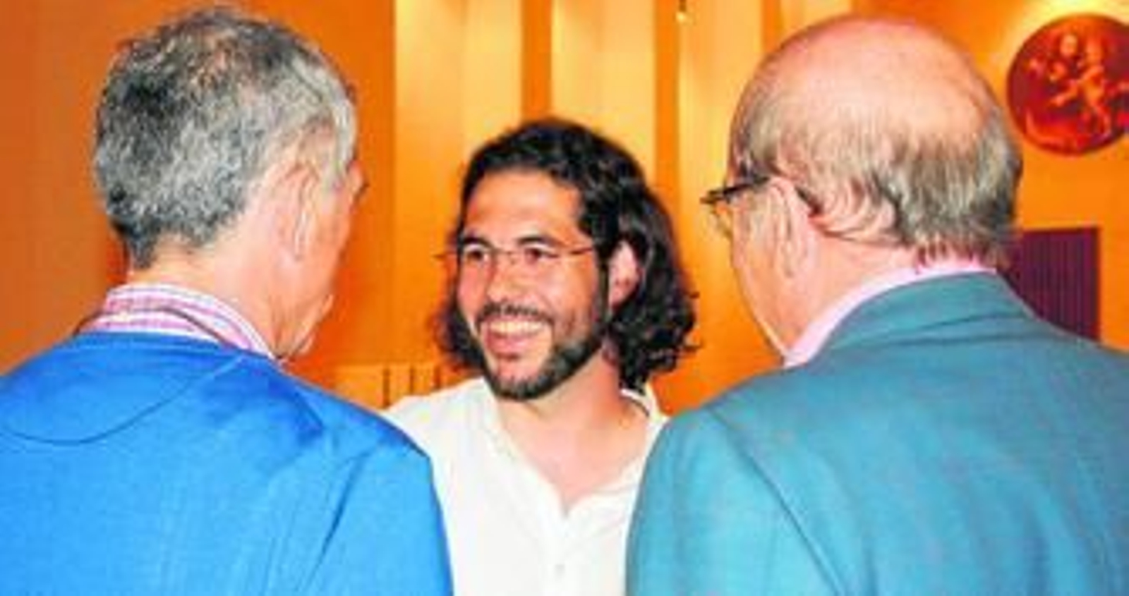 El religioso Isaac Moreno entre Ángel María Villar y el alcalde Pedro Rodríguez.