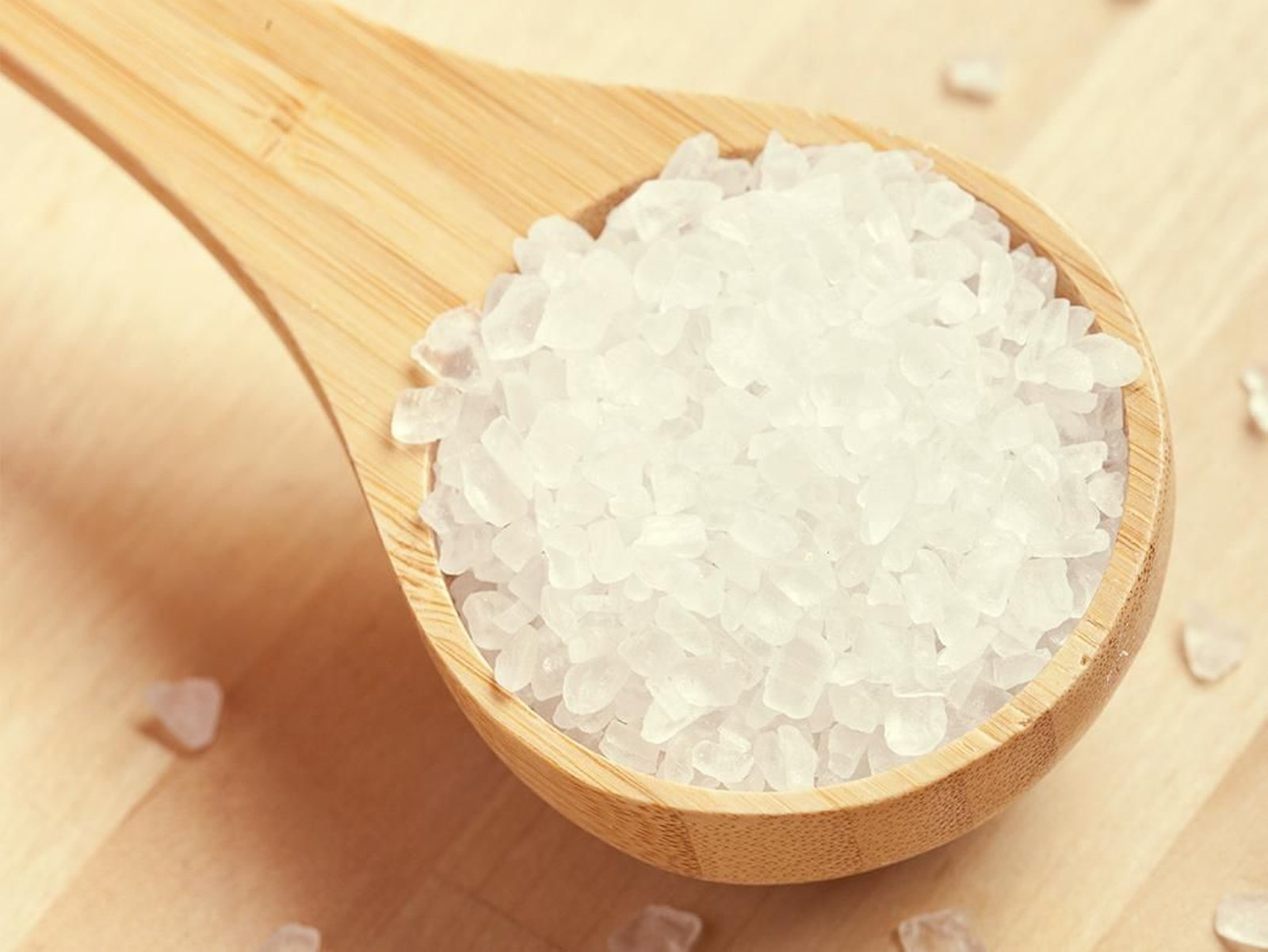 Un cucharón de sal.