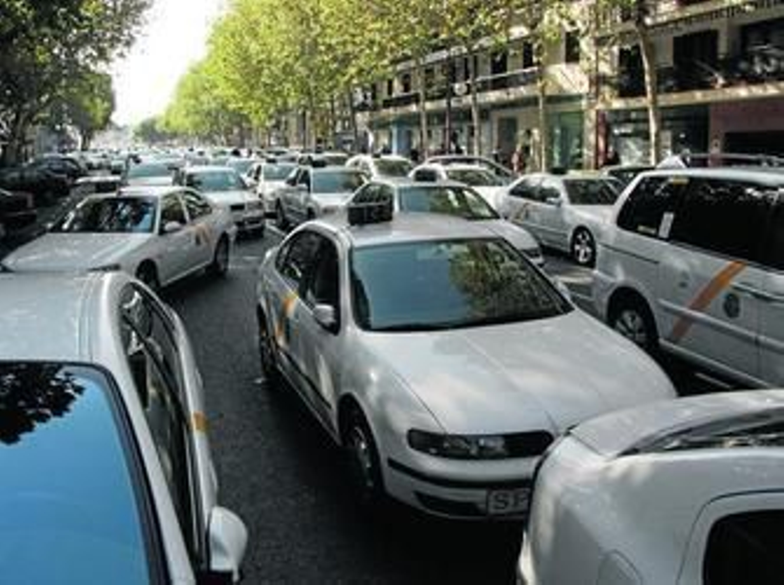 Aglomeración de taxis a finales de 2009, en una de las protestas del gremio.
