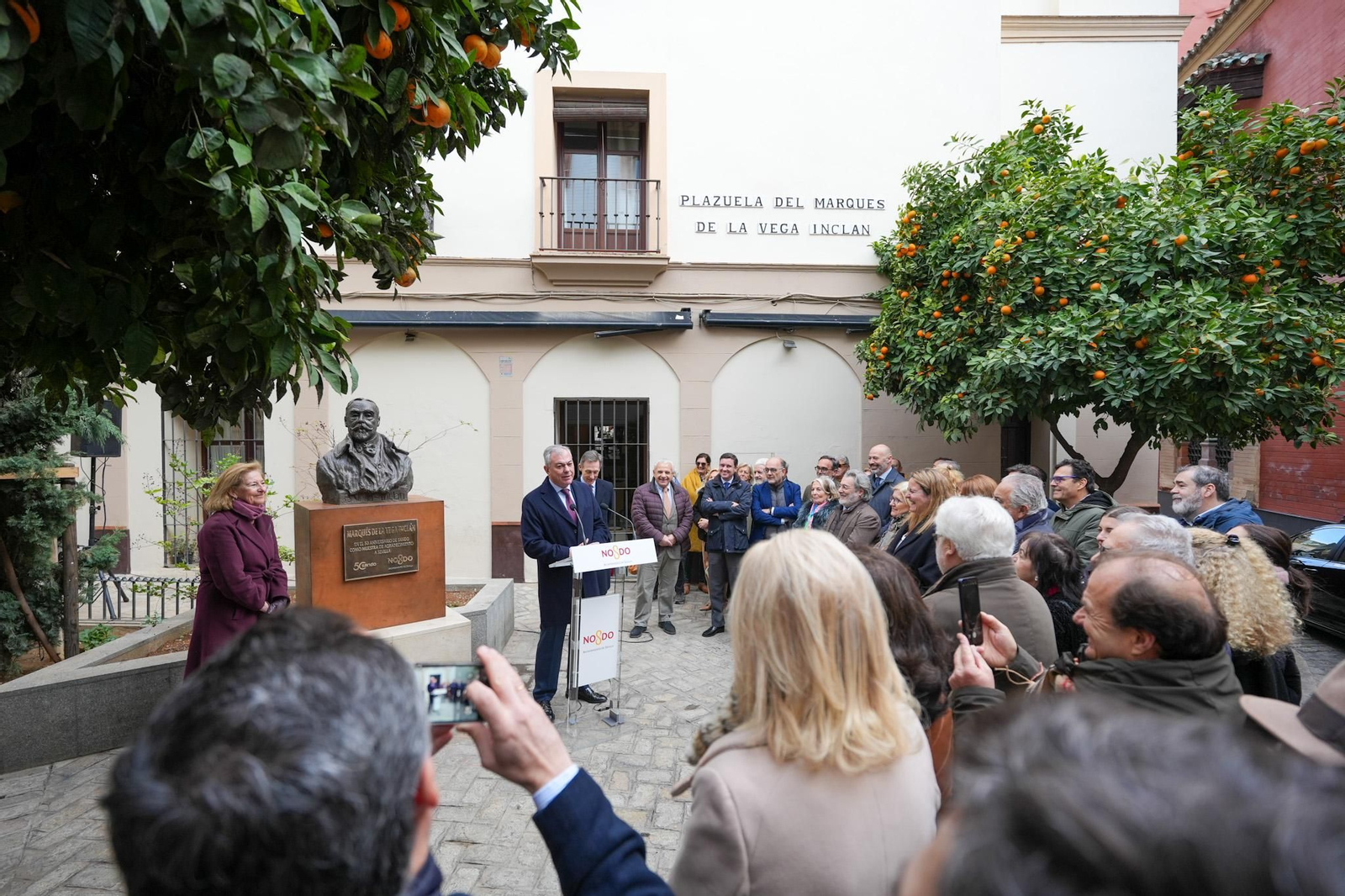 La inauguración del busto del marqués de la Vega-Inclán.
