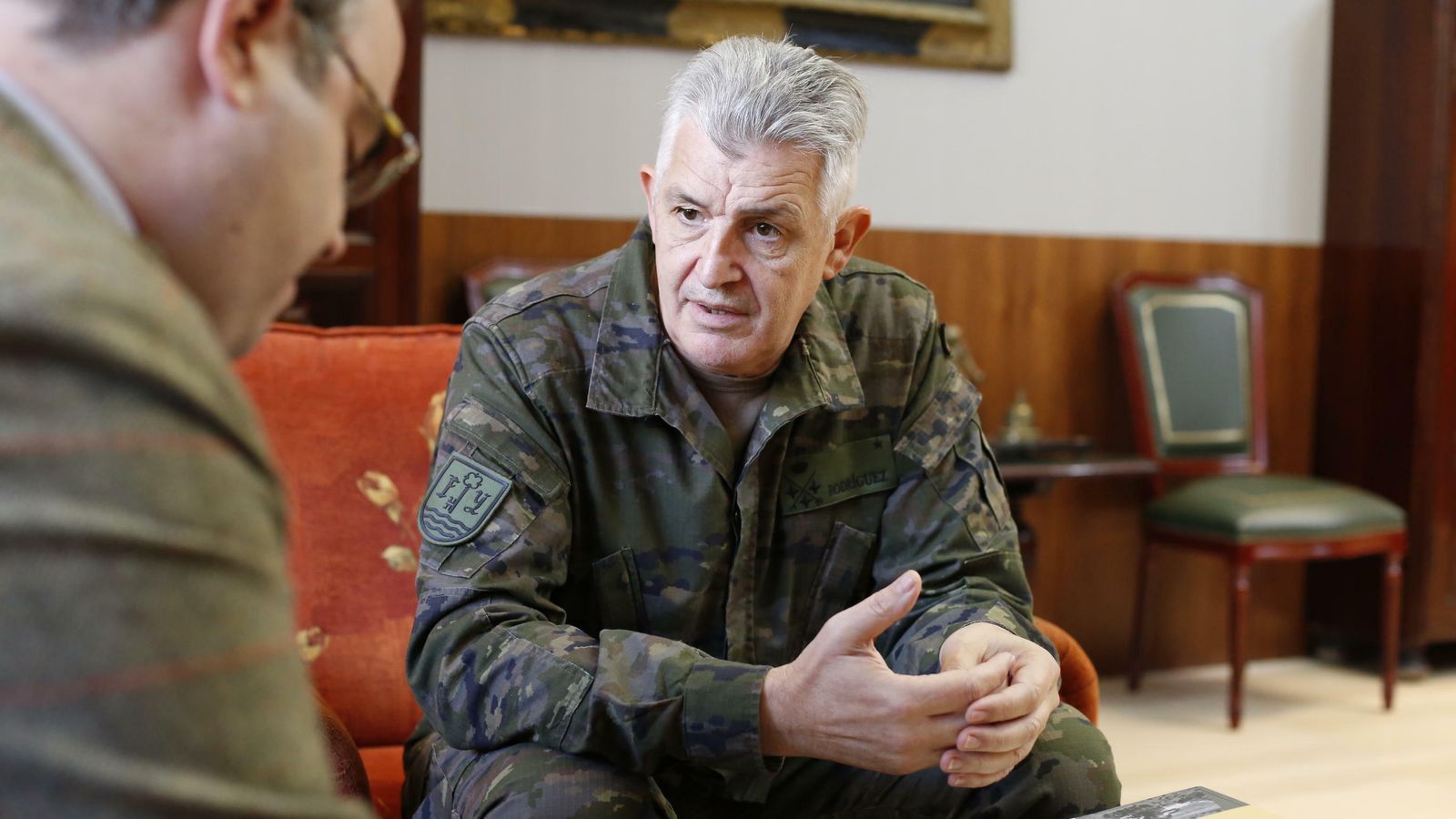 El teniente general, durante un momento de la entrevista