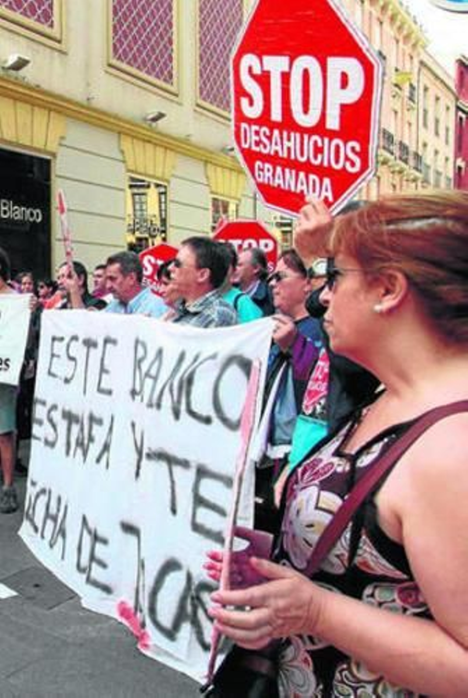 El grupo Stop-desahucios también trabaja con las familias.