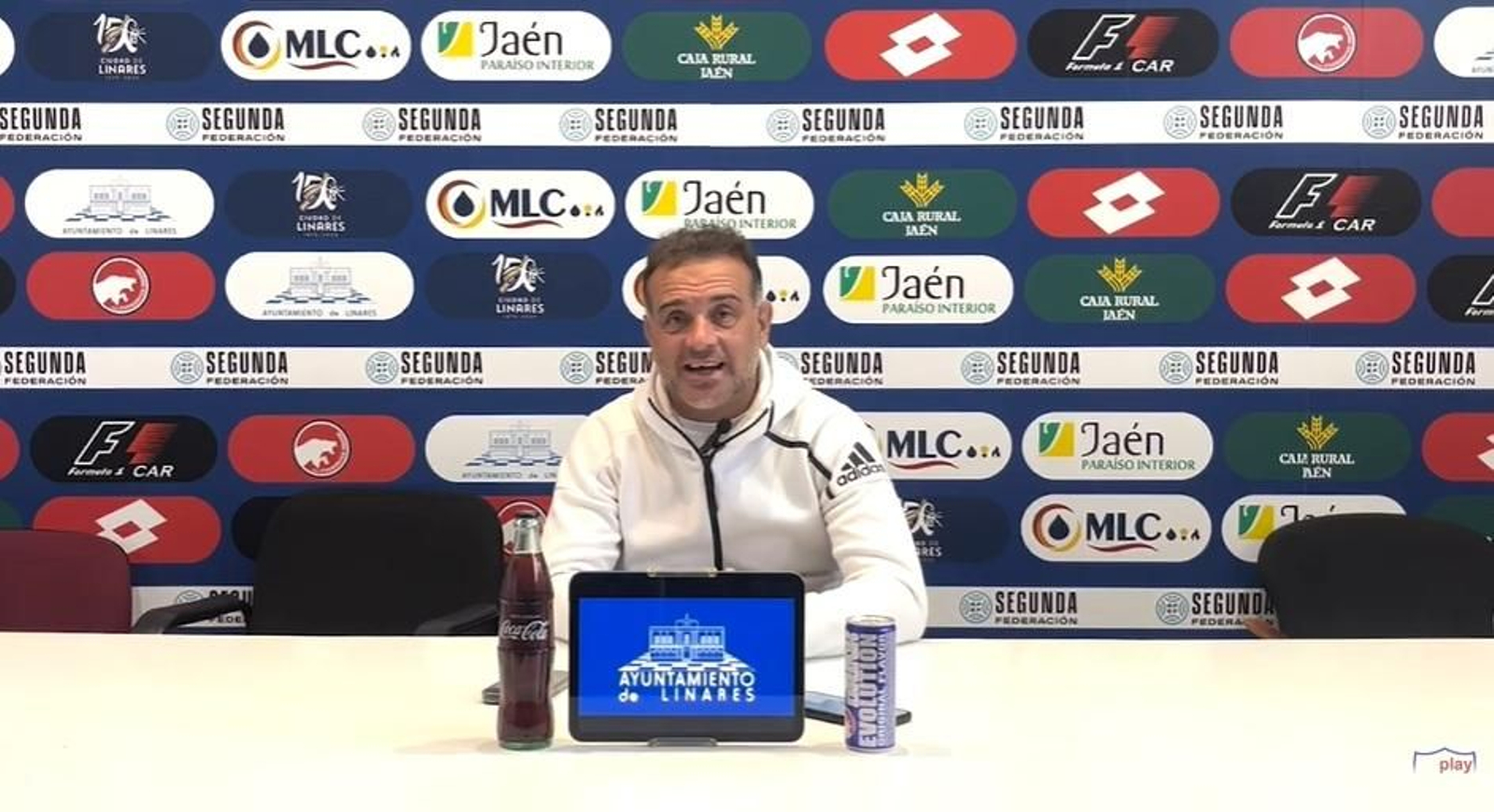 Pedro Díaz atiende a los medios de comunicación en la previa ante el Atlético Malagueño.