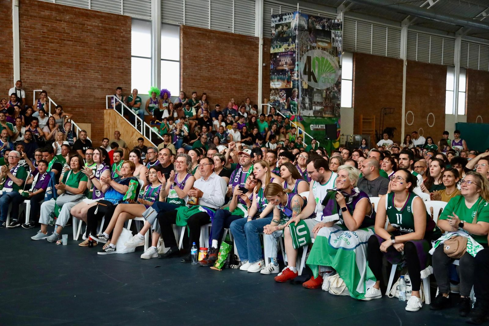 La locura en Los Guindos: ¡Búscate durante la final de BCL del Unicaja!