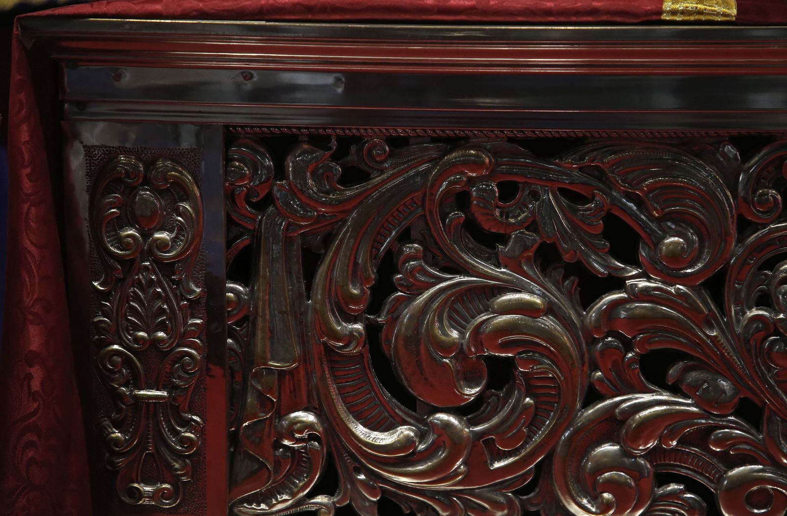 Fotos de la exposición de Enseres Cofrades en el Corte Inglés de Algeciras