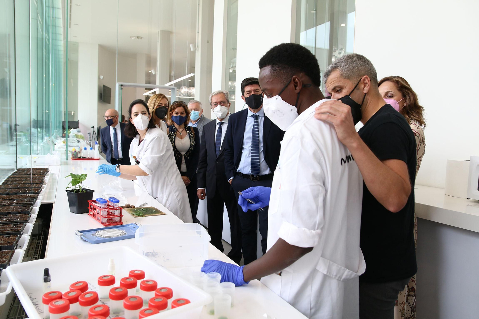 Fotogalería de la visita de Juan Marín a Kimitec, al PITA y a Unica Group