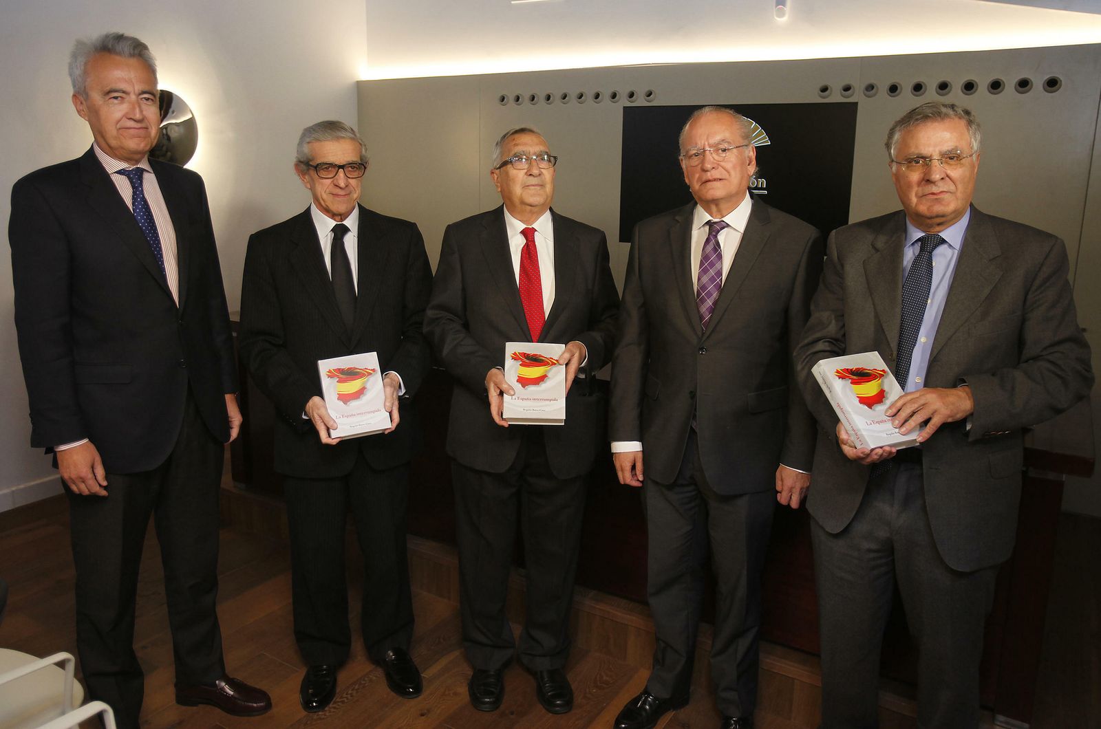 De izquierda a derecha, Pablo Gutiérrez-Alviz, Braulio Medel, Rogelio Reyes, Álvaro Ybarra, Antonio Narbona.