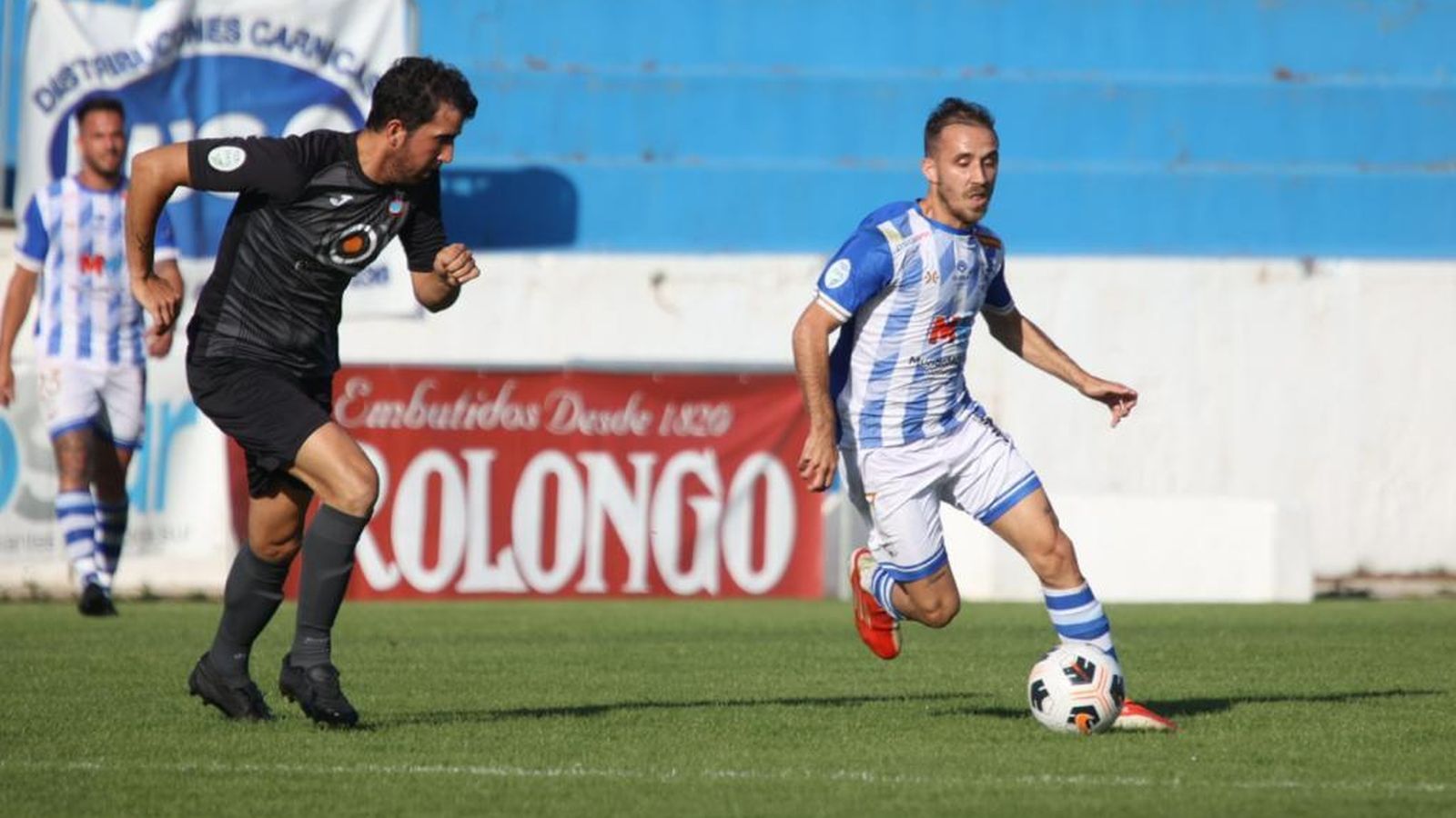 Víctor jugó de carrilero derecho.