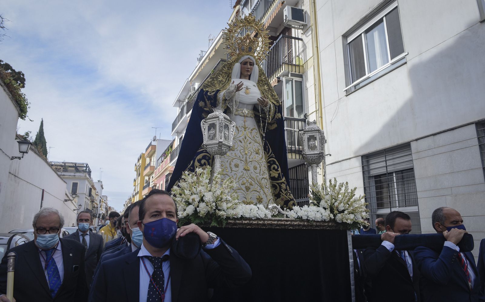 Rosario de la aurora con la Virgen del Dulce Nombre
