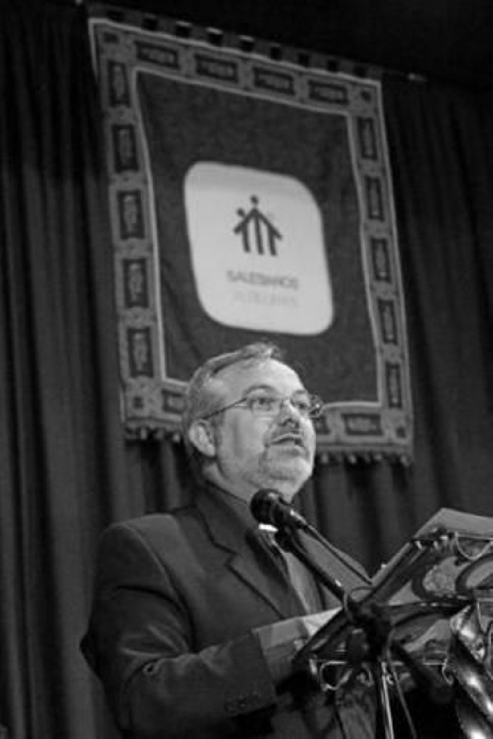 El inspector provincial salesiano, Francisco Ruiz, durante su alocución ayer en el colegio Salesianos.