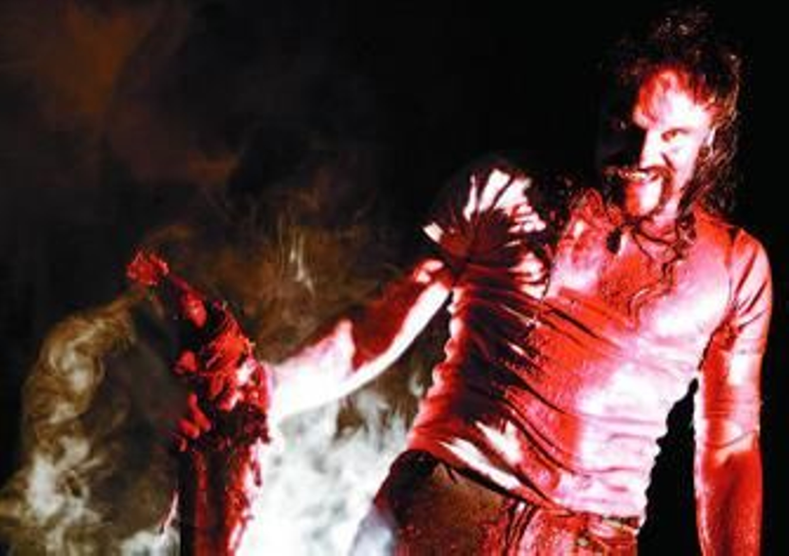 Rubén 'Cucarasho' Hernández, presidiario a la fuga contra monstruos alienígenas en 'La furia de MacKenzie''.