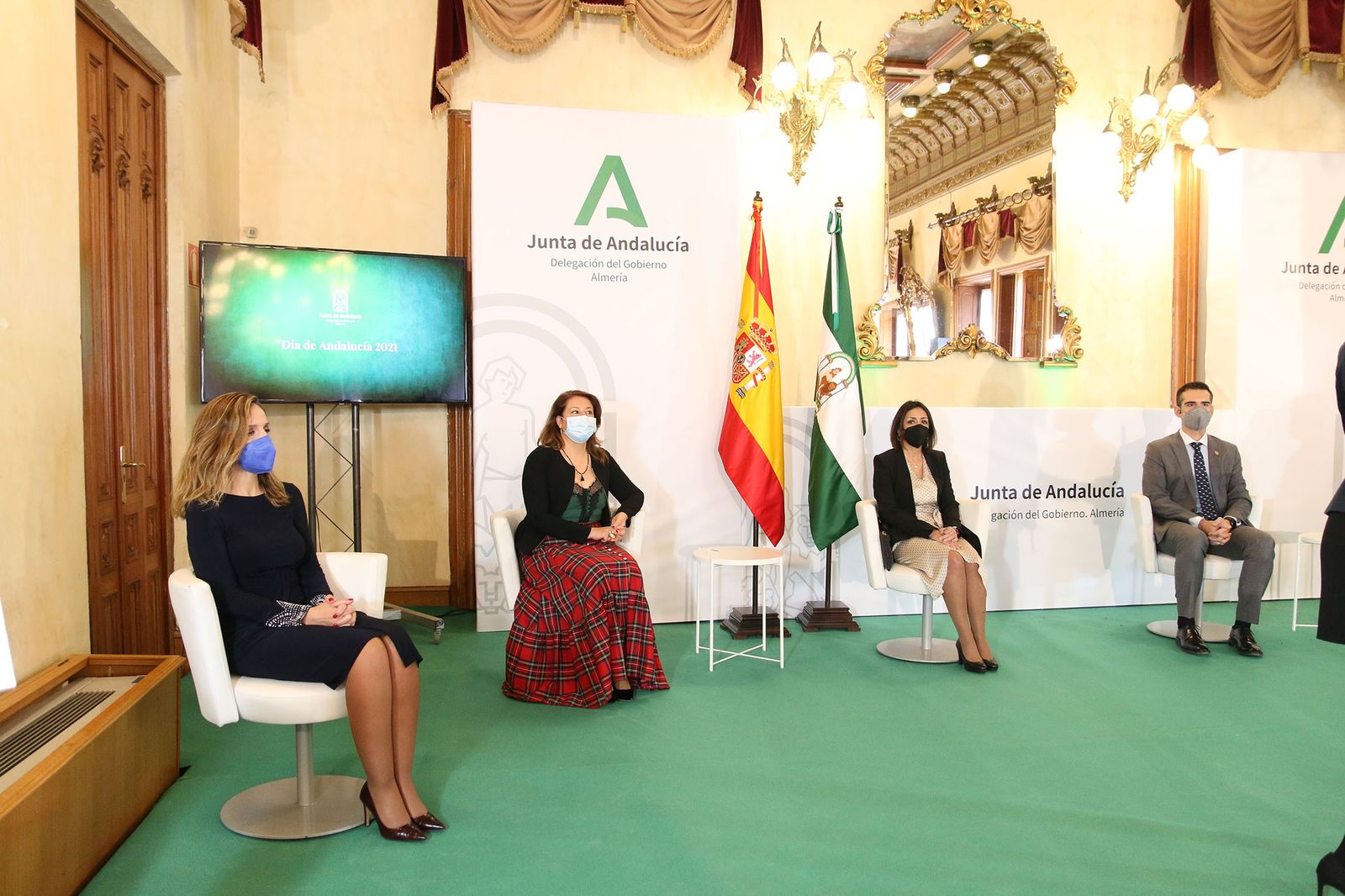 Fotogalería de la entrega de banderas por el Día de Andalucía