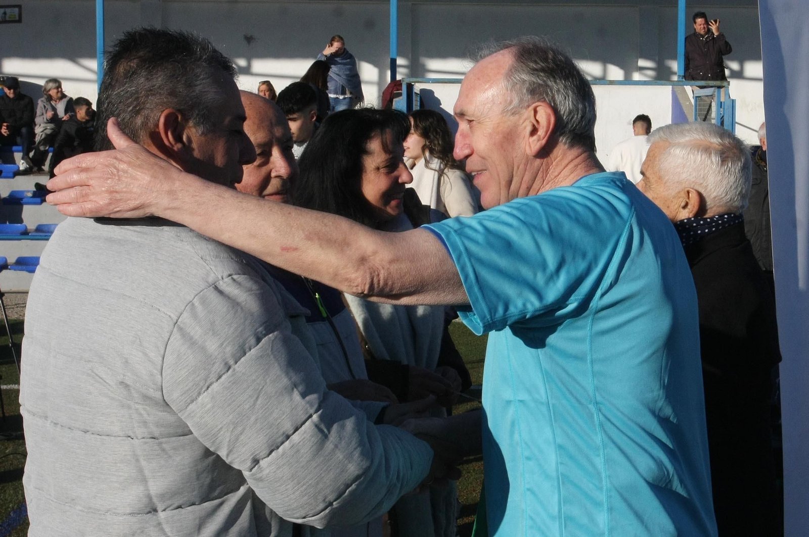Imágenes del partido homenaje a los árbitros históricos de fútbol de Huelva