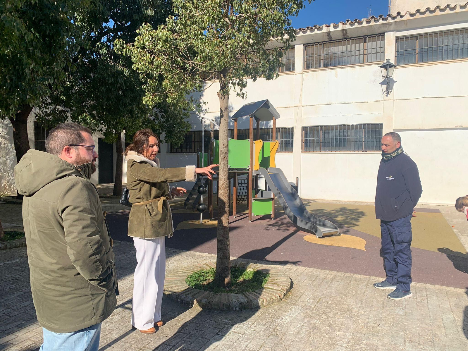 Visita de la delegada de Parques y Jardines a la barriada de Padre Jesús. Visita de la delegada de Parques y Jardines a la barriada de Padre Jesús.