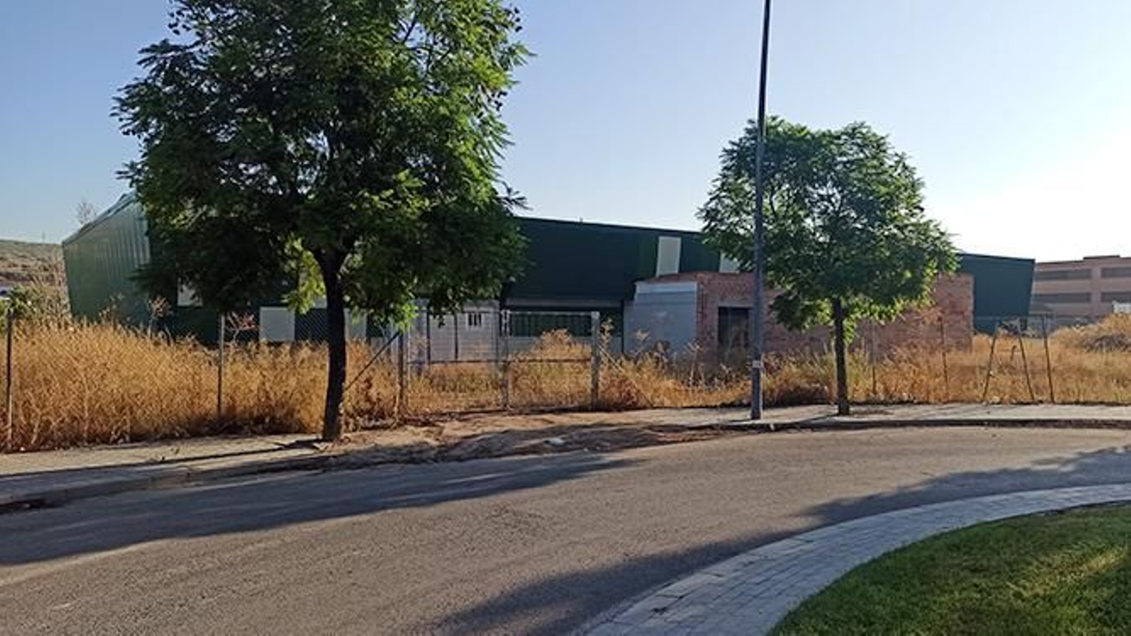 Exterior del futuro pabellón en la zona oeste de Lucena.