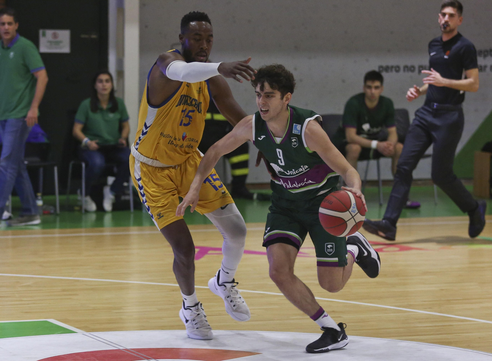 El Novaschool se lleva el derbi ante el Unicaja en Los Guindos